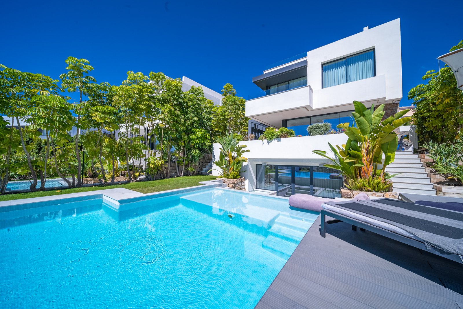 a6ed15bc-0dbe-4241-a6f5-605cd75fcad5