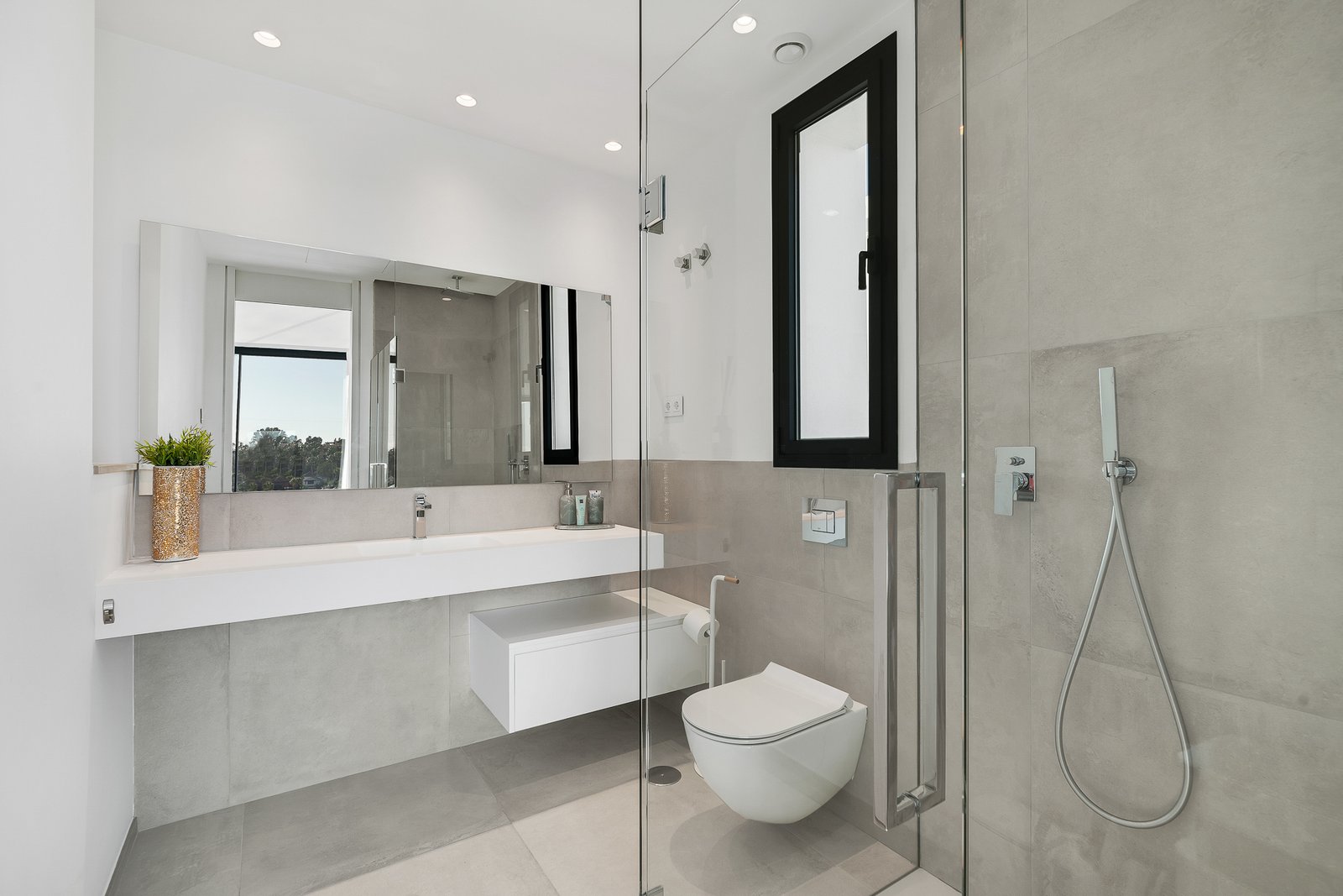 aa248083-0b2a-46c8-9df1-2a58d2558f64